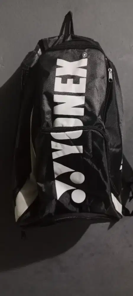 Tas badminton warna abu dan hitam