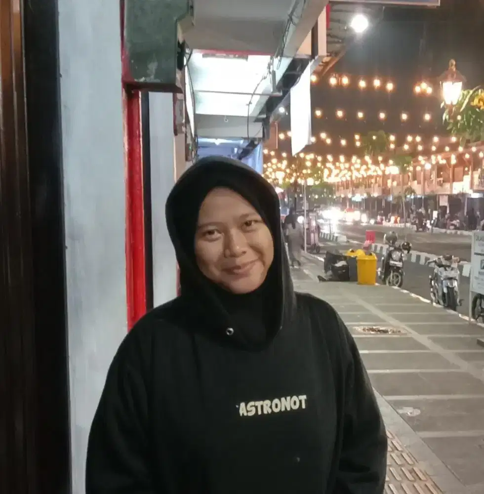 Mencari lowongan pekerjaan sebagai art/jaga baju/dll