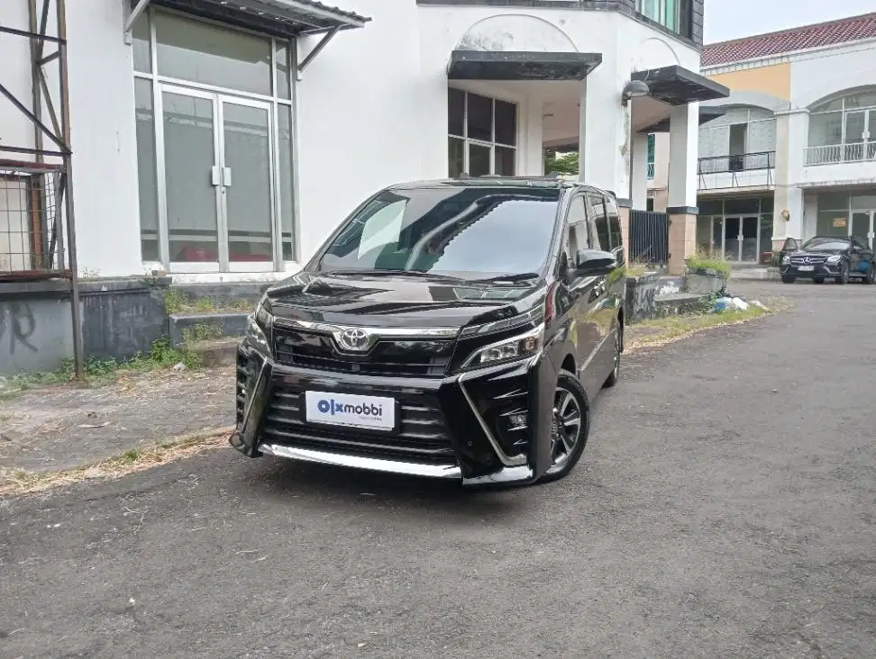 Pajak Panjang - TOYOTA Voxy 2.0 Bensin A/T 2020 HITAM