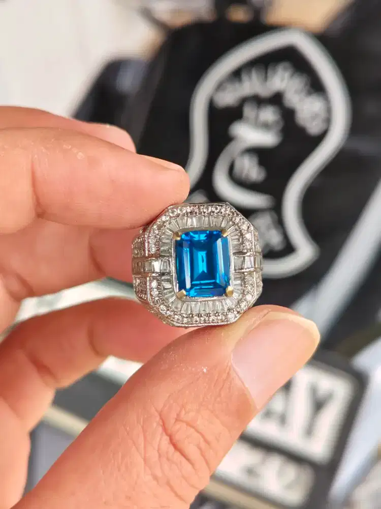 Natural Blue Topaz Elektrik Kristal Luster Menyala Mewah Elegant