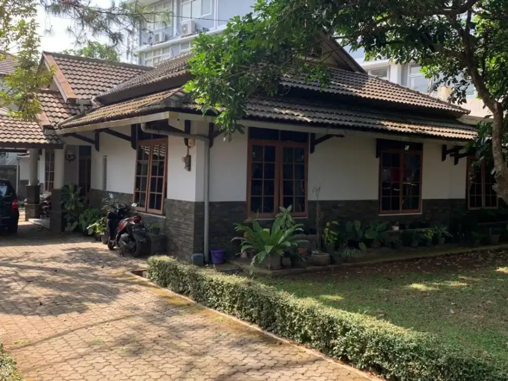 Dijual Rumah lama terawat dan siap huni di Cisitu Lama, Bandung