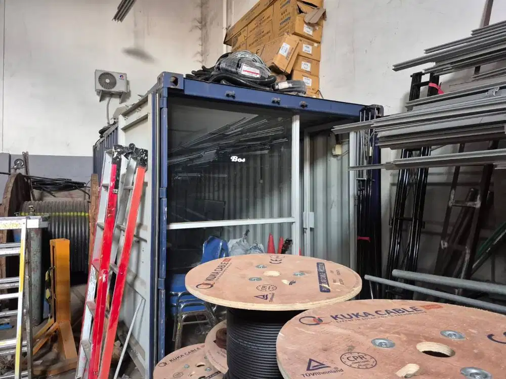 Container Dry Cargo Cocok untuk Ruang Usaha / Ex Barbeshop