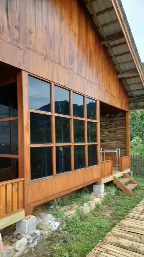 Rumah kayu di sebelah candi gedongsongo