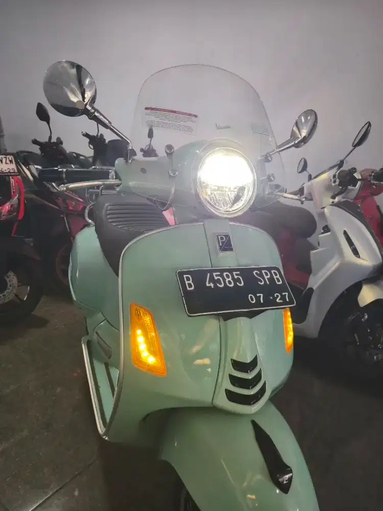 JUAL VESPA GTS ABS IGET 2022 KM 13 rb