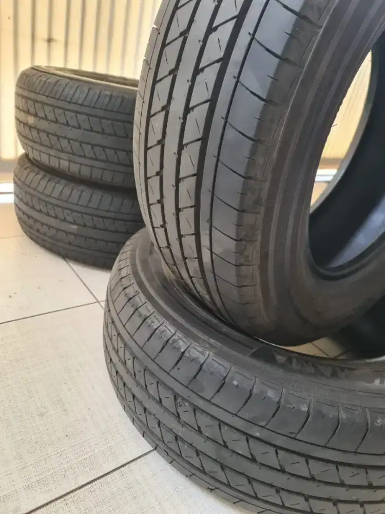 YOKOHAMA BLUEARTH VAN 235 65 16