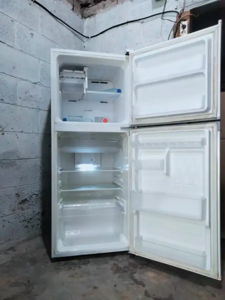 KULKAS 2PINTU ( SHARP )