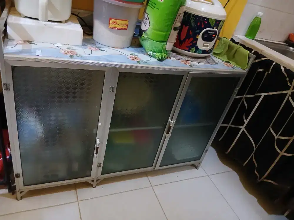 Rak dapur 3 pintu