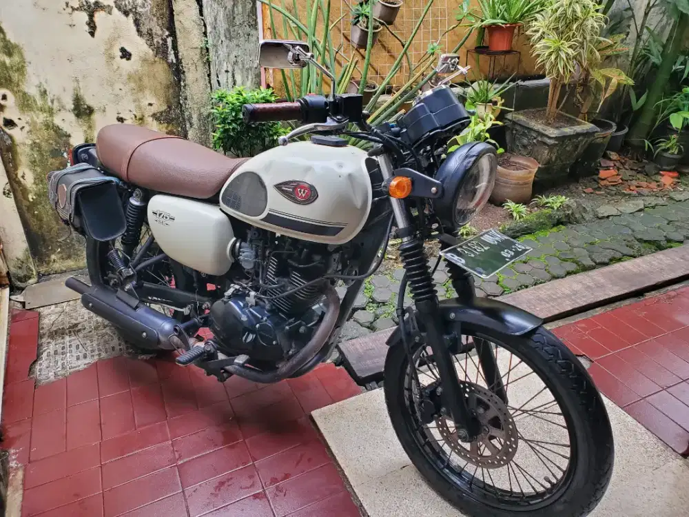 Kawasaki W175 SE Putih 2021 jual cepat.