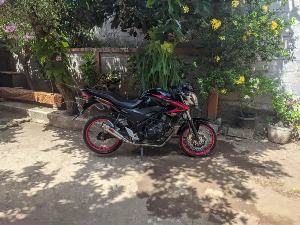 Cbr 150 2014 Bu jual murah saja.siap nongkrong