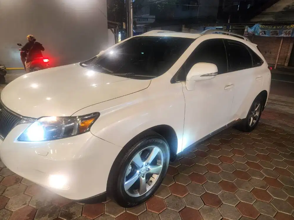 Dijual Lexus Putih  Gress mulus