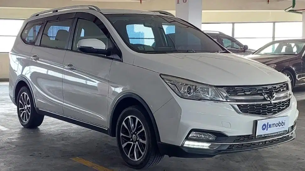 TDP 7,JT Wuling Cortez 1.5 CT Lux Bensin-AT Putih 2019