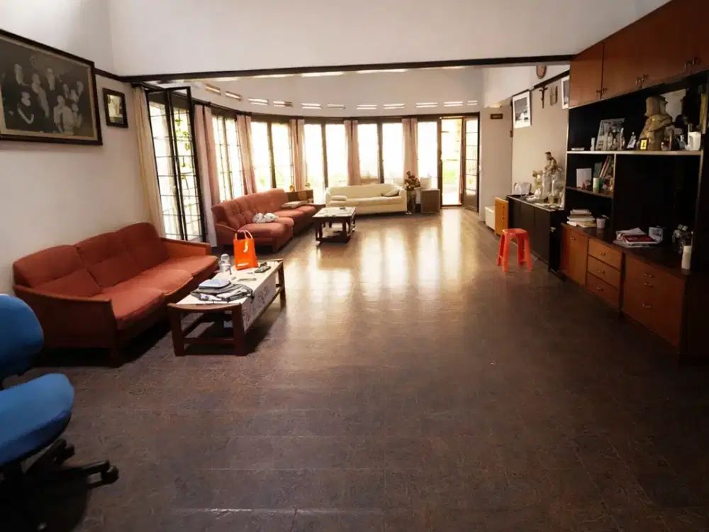 Rumah Hitung Tanah di Sayap Riau Bandung – Lebar Muka 20 Meter, Cocok untuk Kafe/Kantor