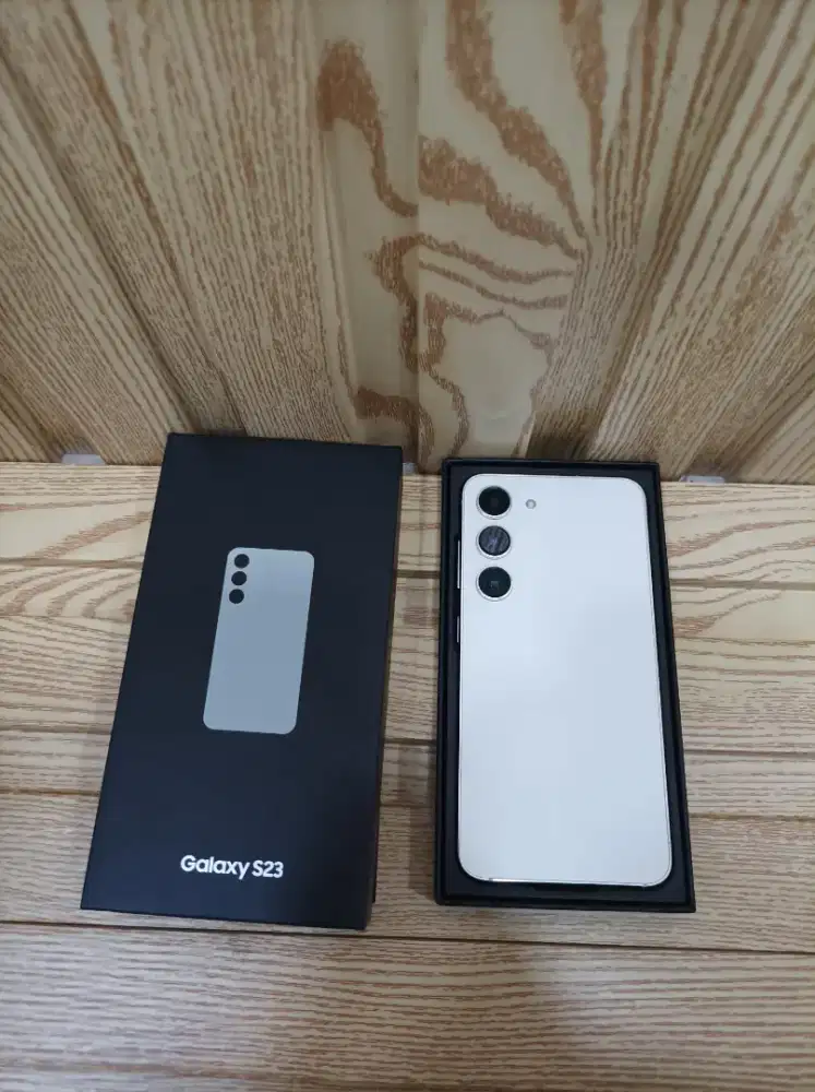 Samsung S23 8/256. Sein