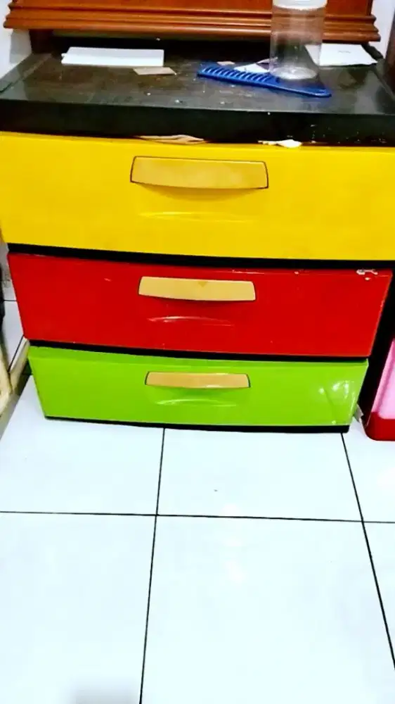 Laci 3 rak susun warna warni