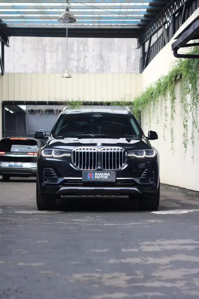 (KM 19rb) BMW X7 XDrive 40i 2022 Hitam