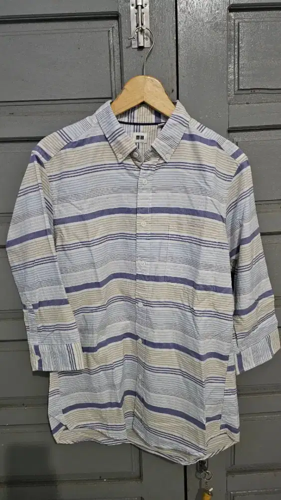 JUAL 2 KEMEJA RAGLAN UNIQLO SIZE M