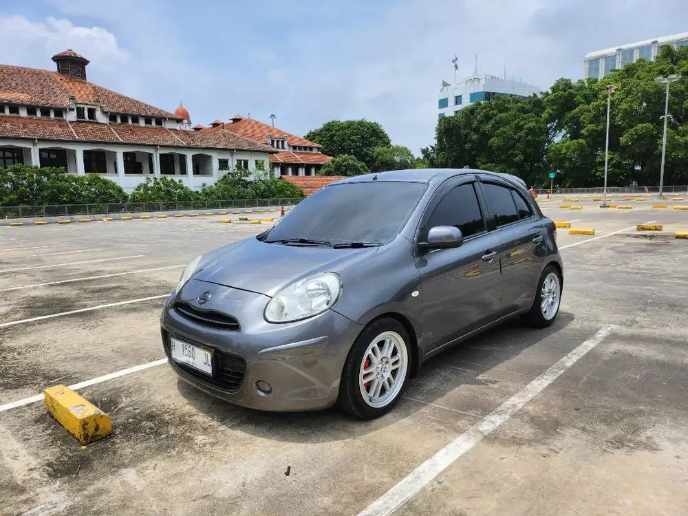 Nissan March 1.2 L A/T 2013