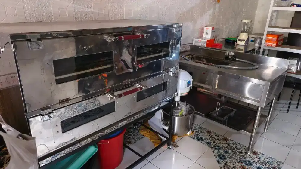 Perlenkapan untuk membuat kue/roti