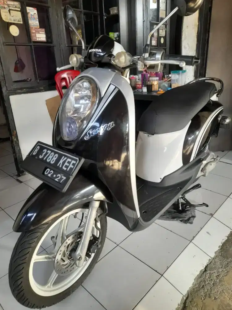 scoopy thn 2011 plat bekasi
