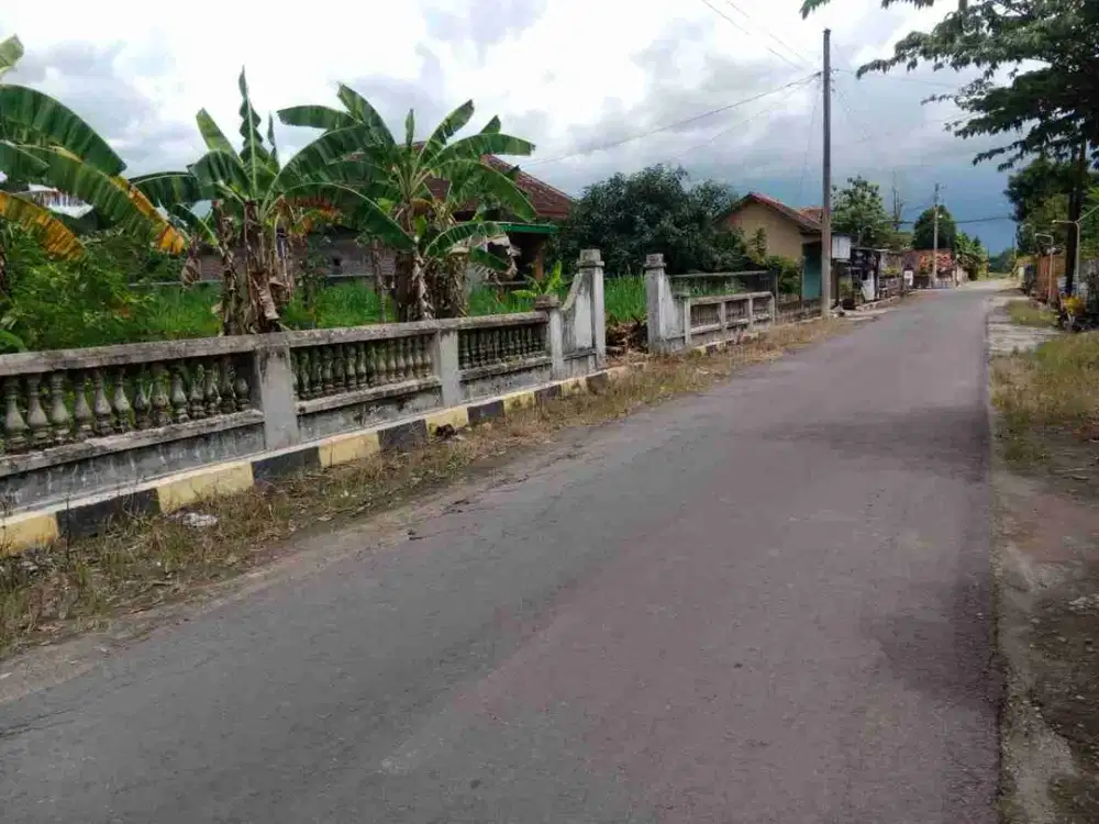 Tanah Murah 668m2 muka 17,5 m,  jalan depan DPU 6m , 4 menit timur DPRD sukoharjo, mandan Sukoharjo :