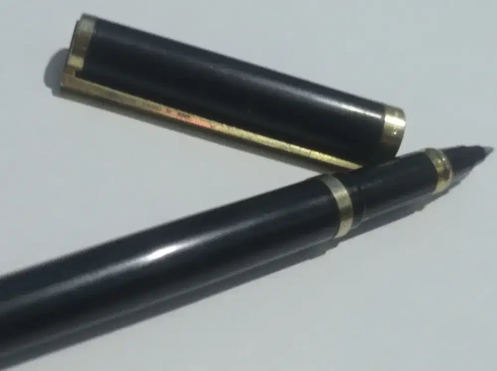 Pulpen Merek : St dupont