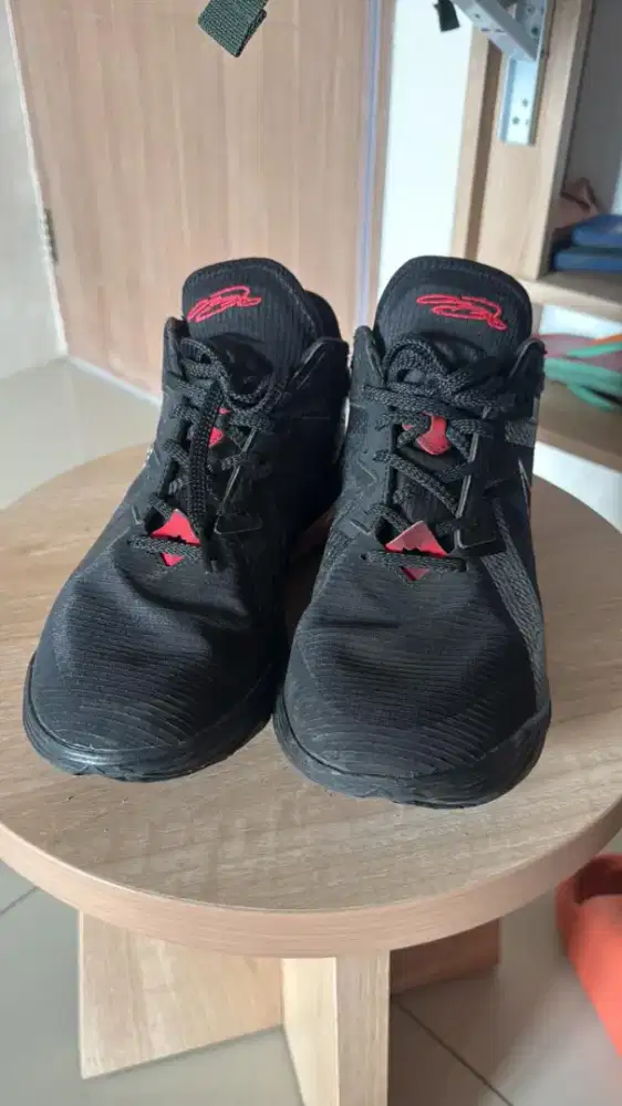 Sepatu basket Nike Lebron James 18 Low size 44