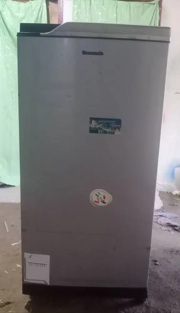 Kulkas 1 pintu PANASONIC.  Mesin original pabrik belum rusak