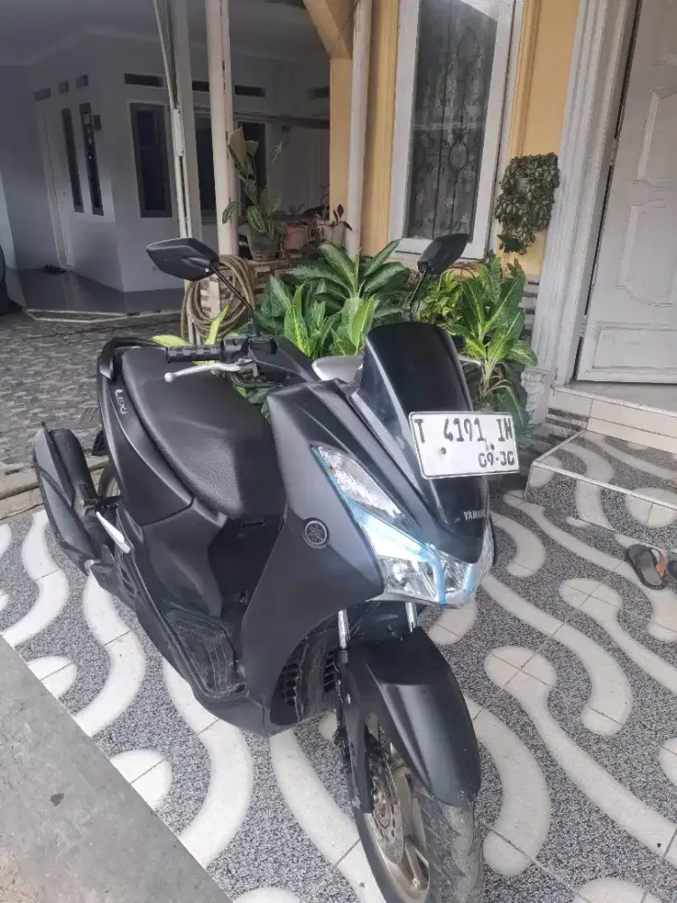Yamaha Lexii black