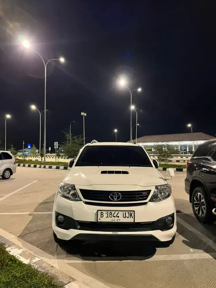 DIJUAL TOYOTA FORTUNER DIESEL TRD