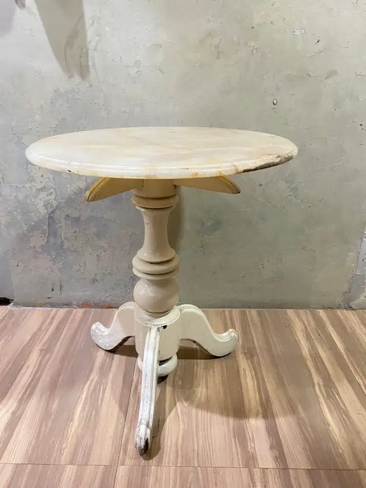 Meja marmer akstetik