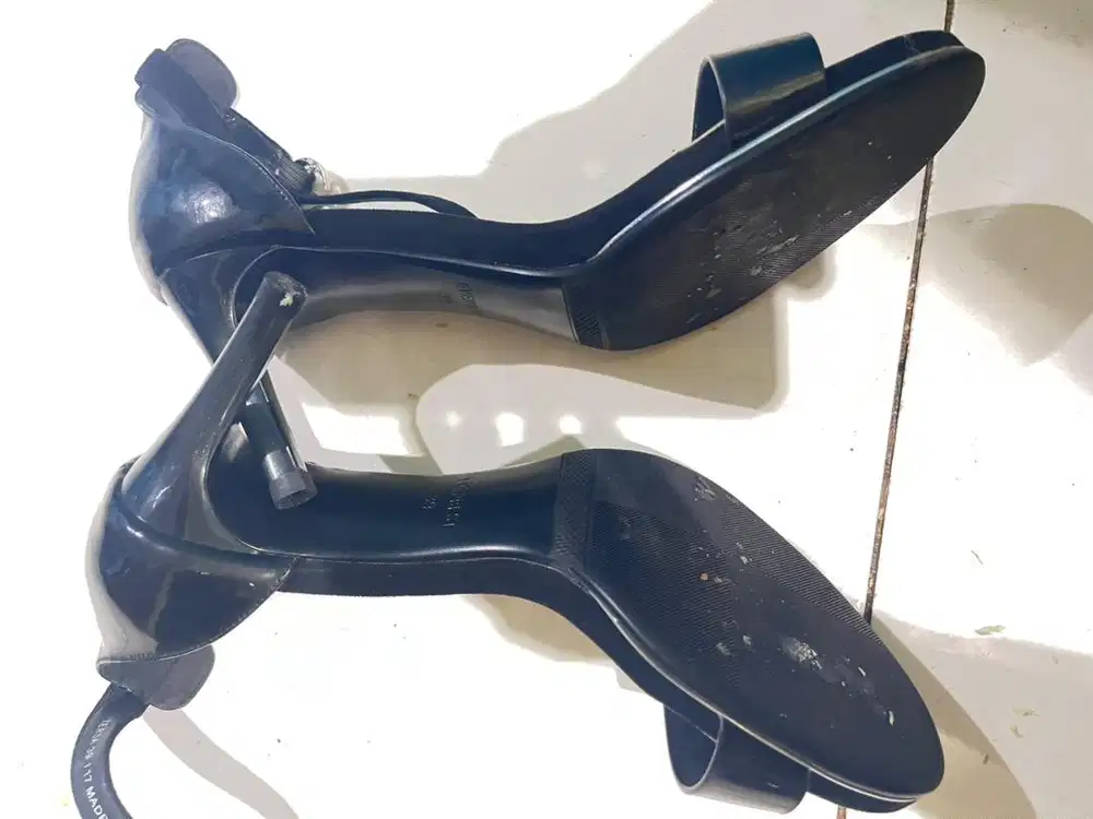 Sepatu bekas rasa baru