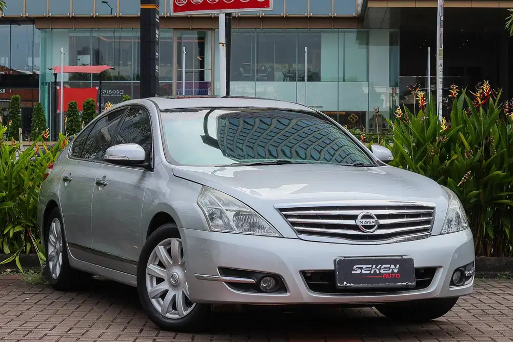 Nissan Teana 2.5 250XV V6 Sunroof CVT Matic 2011 Silver Metalik