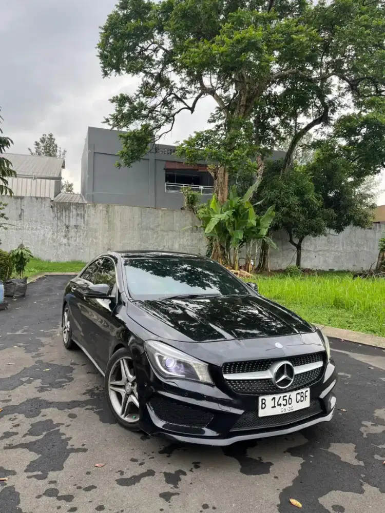Mercedes-Benz Cla200 (2015) hitam