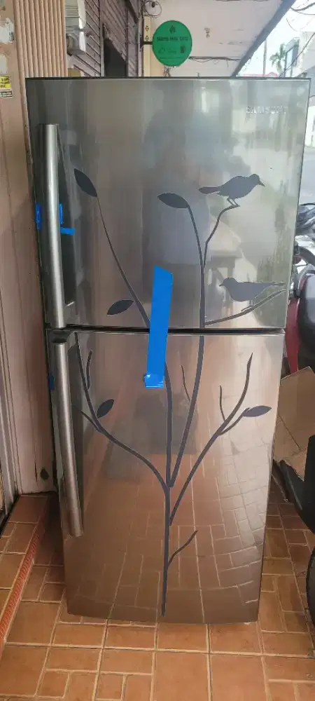Samsung Kulkas Bekas 2 pintu Kondisi Mulus Body stainless steel 200ltr
