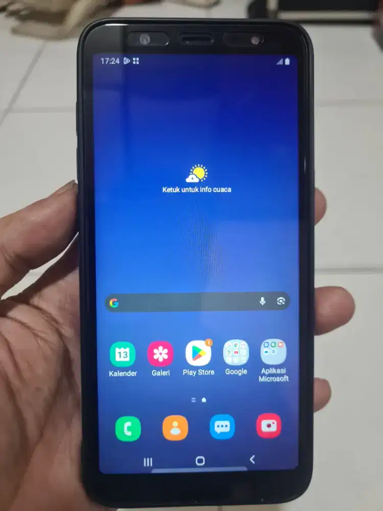 Dijual samsung J8 ram 4/64 original samsung masih lumayan mulus normal