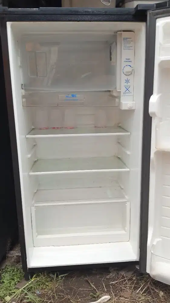 kulkas 1 pintu merek AQUA