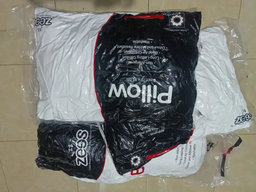 Dijual murah  2 bantal & 1 guling baru merek zees
