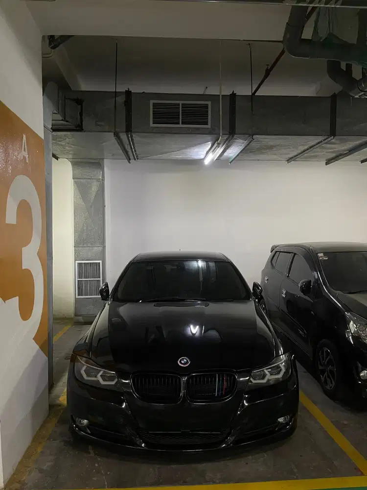 BMW 320i 2010 Bensin