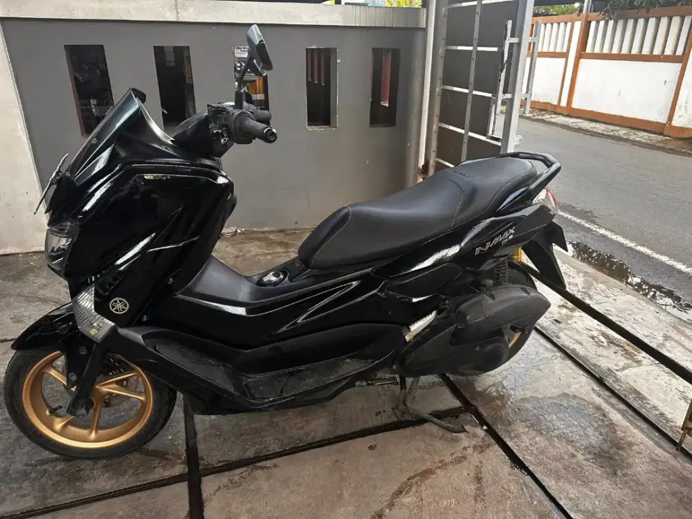 NMAX 2020 HITAM