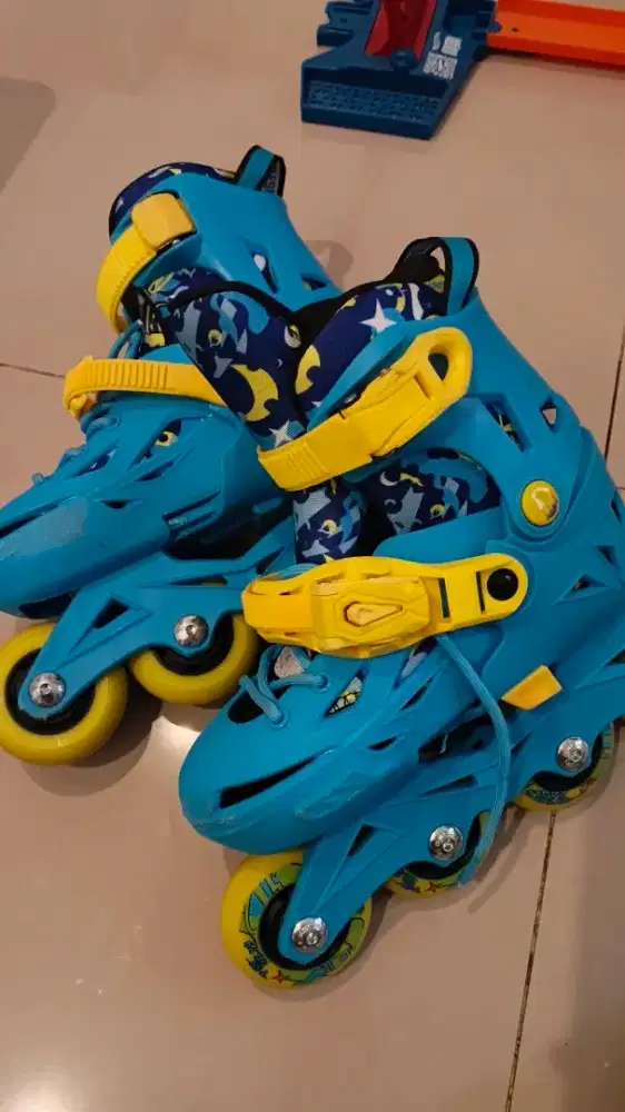 Sepatu roda anak ukuran 28-32