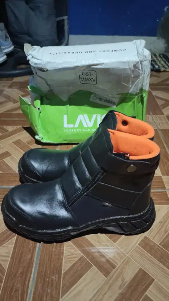 Sepatu safety size 39