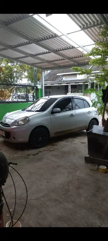 Dijual mobil nissan marc abu abu manual 2012 kondisi bagus 75.000.000