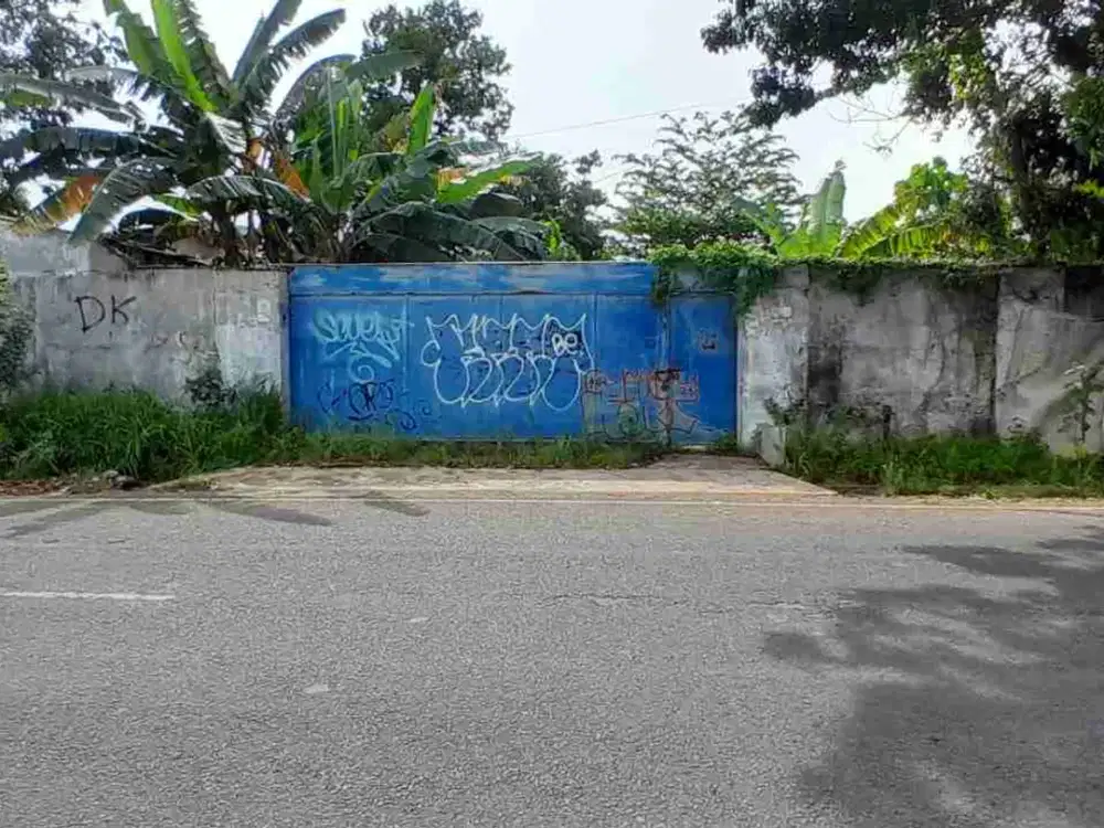 Gudang di Arif Rahman Hakim deretan Rumah Kayu