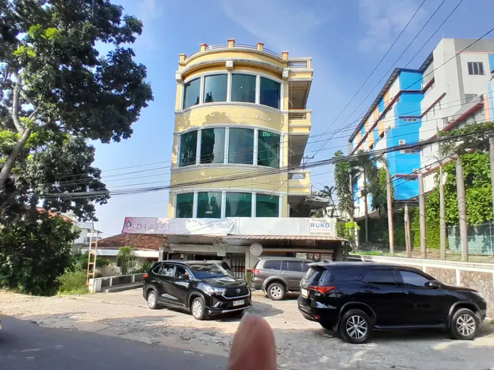 Bangunan Ruko di Jalur 2 Palapa Emir M Noer