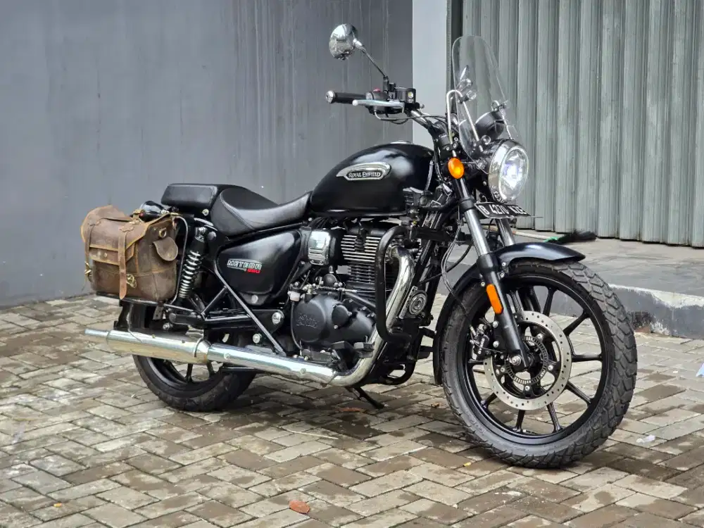 Moge Cruiser Clasic Royal Enfield Meteor Stellar Black 350 Th 2022 Pmk