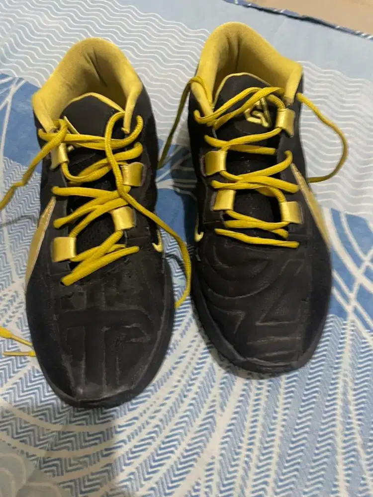 sepatu basket nike freak zoom 5