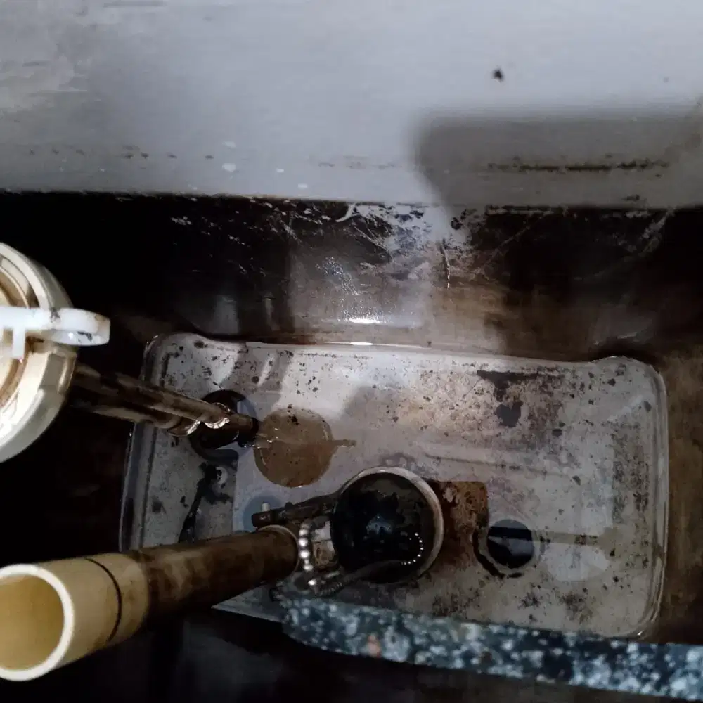 Tukang renovasi dan perbaikan atap bocor