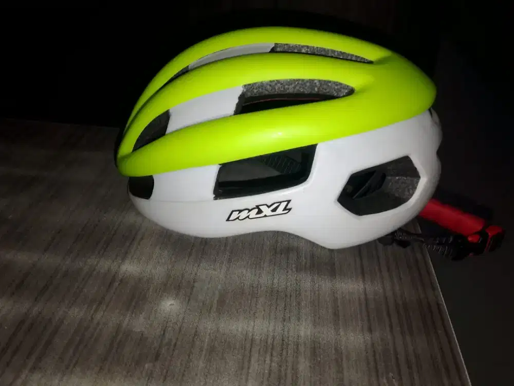 Helm keamanan bersepeda merk mxl