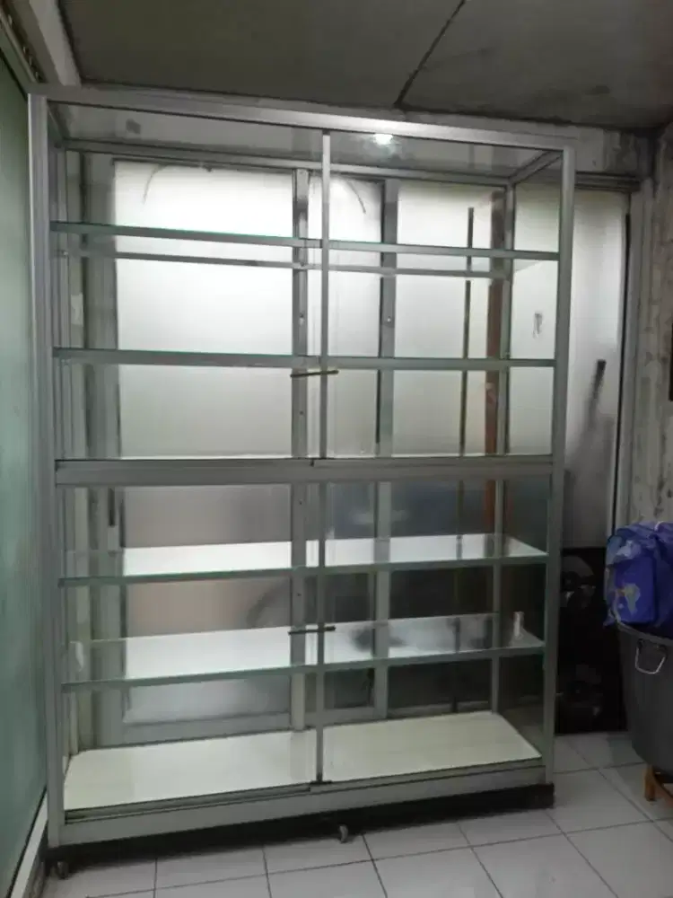 Etalase ukuran 200m