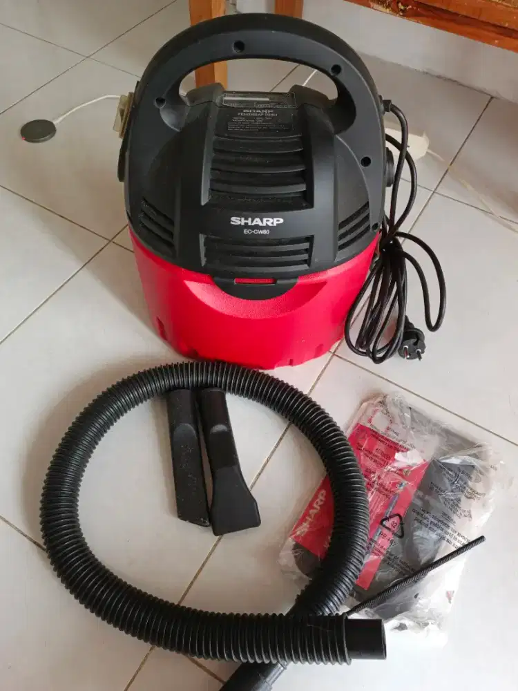 Vacuum cleaner SHARP EC-Cw60-R warna merah